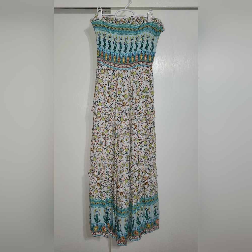 Elegant Strapless Floral Dress in Blue and White - Picture 10 of 11